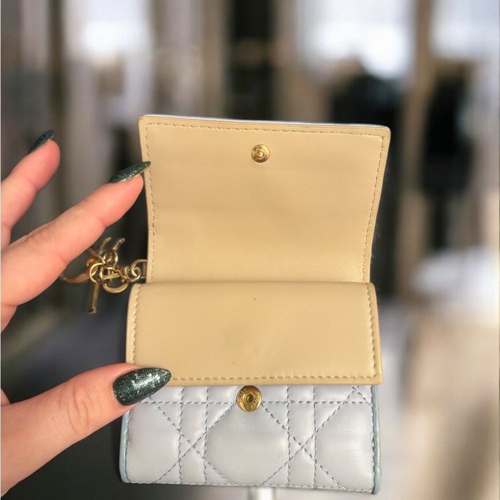 Lady Dior Lotus Wallet
Light Blue Cannage Lambskin - Picture 2 of 8